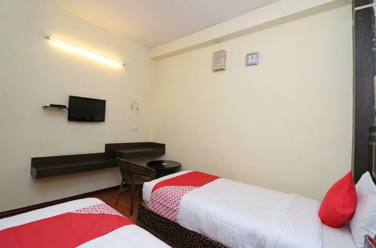 Oyo 22034 Hotel Kanisshk International Rourkela Bagian luar foto